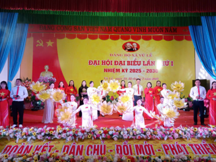 Kinh tế - Chính trị
